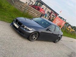 Grå Begagnad 2006 BMW 325 Sedan | 46 500 kr (Marknadspris)