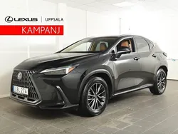 Svart Begagnad 2023 Lexus NX450h+ Executive Line SUV | 599 900 kr (Marknadspris)