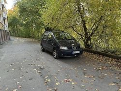 Blå Begagnad 2005 Seat Alhambra Minibuss | 27 000 kr