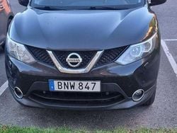 Svart Begagnad 2015 Nissan Qashqai SUV | 90 000 kr (Bra pris)