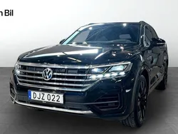Svart (deep black pearl) Begagnad 2018 VW Touareg Executive SUV | 499 900 kr (Lite dyr)