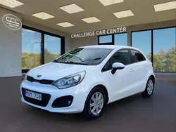 Vit Begagnad 2012 Kia Rio Halvkombi | 39 000 kr (Marknadspris)