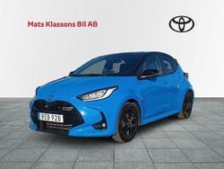 Blå Begagnad 2024 Toyota Yaris Hybrid Halvkombi | 289 000 kr