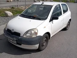 Vit Begagnad 2003 Toyota Yaris Halvkombi | 12 500 kr (Bra pris)
