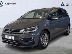 Mörkgrå Begagnad 2025 VW Touran R-line Minibuss | 389 000 kr (Bra pris)