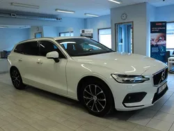 Vit Begagnad 2019 Volvo V60 Momentum Kombi | 279 900 kr (Marknadspris)