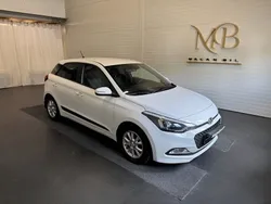 Vit Begagnad 2016 Hyundai i20 Comfort Halvkombi | 77 000 kr (Marknadspris)