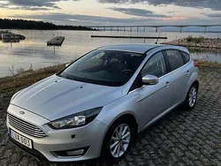 Grå Begagnad 2015 Ford Focus Titanium Halvkombi | 53 000 kr (Marknadspris)