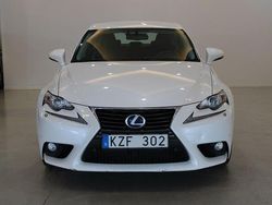 Vit Begagnad 2013 Lexus IS300h Executive Line Sedan | 129 900 kr (Marknadspris)