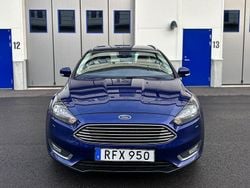 Blå Begagnad 2017 Ford Focus Titanium Kombi | 66 500 kr (Marknadspris)