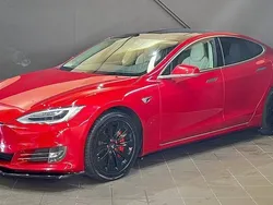 Röd Begagnad 2018 Tesla Model S Sedan | 449 900 kr (Lite dyr)