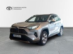 Silver Begagnad 2024 Toyota RAV4 Hybrid Active SUV | 379 900 kr (Bra pris)