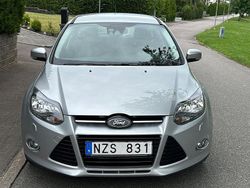 Grå Begagnad 2013 Ford Focus Titanium Kombi | 69 000 kr (Marknadspris)
