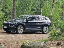 Svart Begagnad 2022 Skoda Enyaq iV SUV | 344 900 kr (Marknadspris)