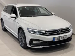 Vit (pure white (stängd för ny) Begagnad 2022 VW Passat GT Kombi | 289 900 kr (Bra pris)