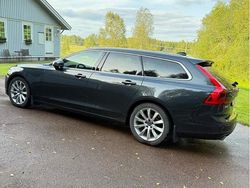 Grå Begagnad 2018 Volvo V90 Momentum Kombi | 215 000 kr (Marknadspris)