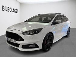 Vit Begagnad 2016 Ford Focus ST Kombi | 209 800 kr