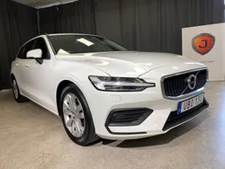 Vit Begagnad 2019 Volvo V60 Momentum Kombi | 234 900 kr (Marknadspris)