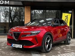 Röd Begagnad 2024 Alfa Romeo Junior Veloce SUV | 519 900 kr