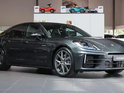 Grå Begagnad 2024 Porsche Panamera 4 Sedan | 1 299 000 kr (Superpris)