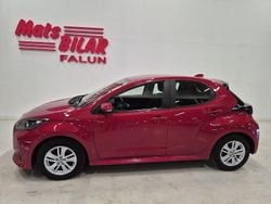 Röd Begagnad 2023 Toyota Yaris Active Halvkombi | 239 900 kr (Dyr)