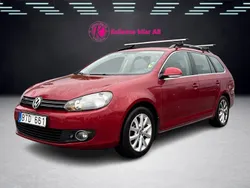 Mörkröd (röd) Begagnad 2010 VW Golf Kombi | 31 900 kr (Marknadspris)