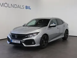 Silver (silver metallic ) Begagnad 2018 Honda Civic Halvkombi | 179 900 kr (Marknadspris)