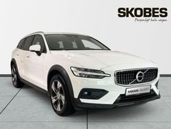 Vit Begagnad 2020 Volvo V60 CC SE Kombi | 294 900 kr (Marknadspris)