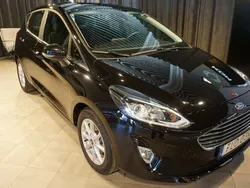 Svart Begagnad 2020 Ford Fiesta Titanium Halvkombi | 154 000 kr (Marknadspris)