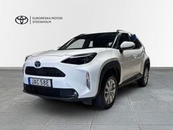 Vit Begagnad 2024 Toyota Yaris Hybrid Active SUV | 274 900 kr (Dyr)