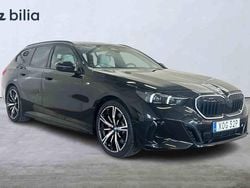 Svart Begagnad 2025 BMW 530e Kombi | 699 000 kr