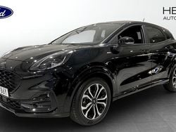 Svart (black) Begagnad 2022 Ford Puma ST-Line Halvkombi | 209 900 kr (Marknadspris)