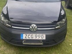 Svart Begagnad 2018 VW Caddy Maxi Life Life Minibuss | 135 000 kr (Bra pris)