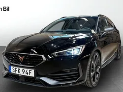 Svart (midnight black metallic) Begagnad 2024 Cupra Leon VZ Kombi | 429 900 kr (Marknadspris)
