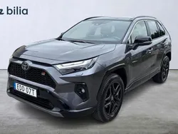 Mörkgrå Begagnad 2024 Toyota RAV4 Hybrid Sport SUV | 499 900 kr (Marknadspris)