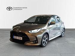 Grön Begagnad 2024 Toyota Yaris Hybrid Halvkombi | 244 900 kr (Marknadspris)