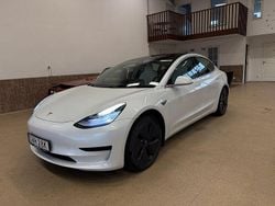 Vit Begagnad 2020 Tesla Model 3 Standard Range Plus Sedan | 237 900 kr (Marknadspris)