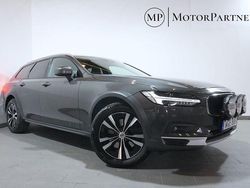 Grå Begagnad 2020 Volvo V90 CC Momentum Kombi | 259 900 kr (Marknadspris)