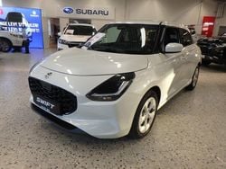 Vit Ny 2025 Suzuki Swift Halvkombi | 234 900 kr (Marknadspris)