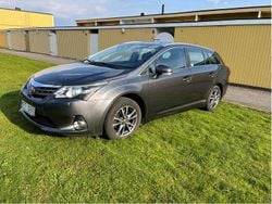 Grå Begagnad 2013 Toyota Avensis Business Edition Kombi | 92 000 kr (Marknadspris)