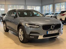 Ljusblå Begagnad 2017 Volvo V90 CC Kombi | 299 900 kr (Marknadspris)