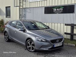Grå Begagnad 2014 Volvo V40 Kinetic Kombi | 109 900 kr (Marknadspris)