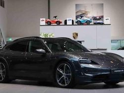 Grå Begagnad 2023 Porsche Taycan Cross Turismo Sedan | 795 000 kr