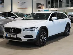 Vit Begagnad 2020 Volvo V90 CC Momentum Kombi | 249 900 kr (Marknadspris)