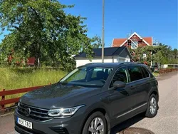 Grå Begagnad 2021 VW Tiguan Elegance SUV | 299 900 kr (Superpris)