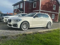 Vit Begagnad 2018 BMW 118 M Sport Halvkombi | 169 900 kr (Marknadspris)