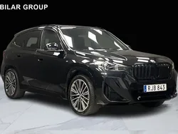 Svart Begagnad 2023 BMW iX1 M Sport SUV | 569 000 kr (Marknadspris)