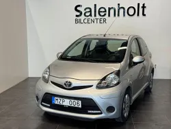 Silver Begagnad 2012 Toyota Aygo Halvkombi | 64 900 kr (Marknadspris)