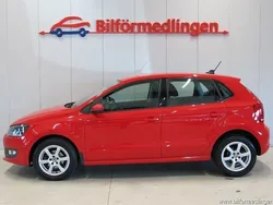 Röd samma som bilen Begagnad 2013 VW Polo Halvkombi | 74 900 kr (Bra pris)