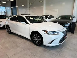 Begagnad 2024 Lexus ES300H Limited Edition Sedan | 439 900 kr (Marknadspris)